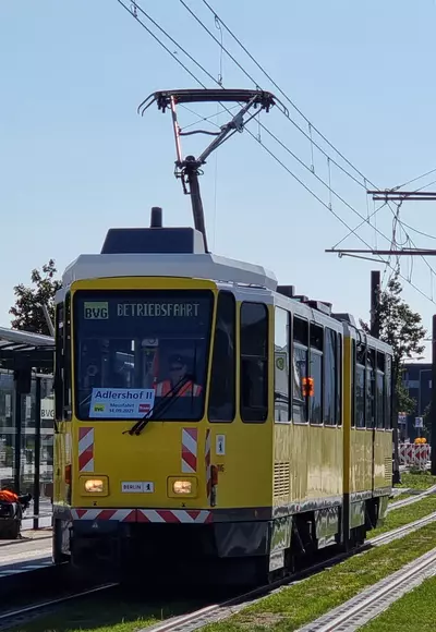 Straßenbahntestbetrieb auf Neubaustrecke Adlershof